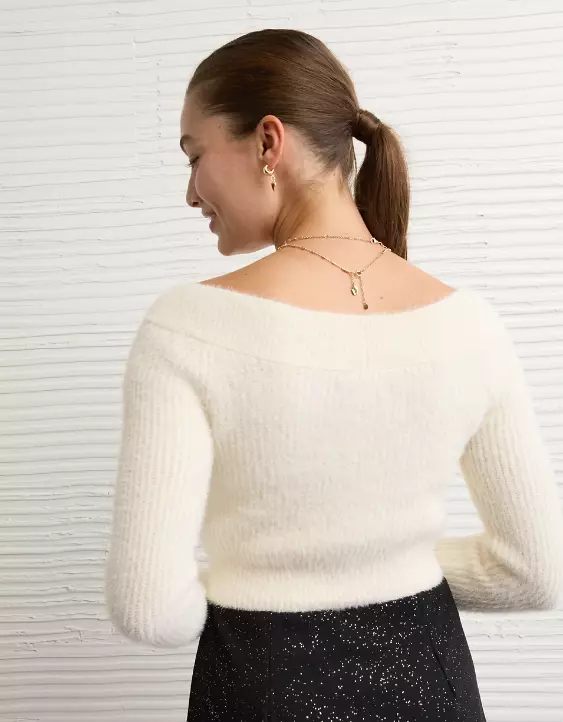 AE V-Neck Sweater - Image 2